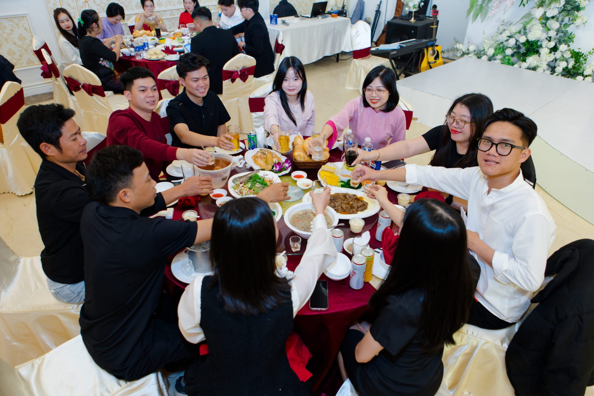 Tất niên 2025